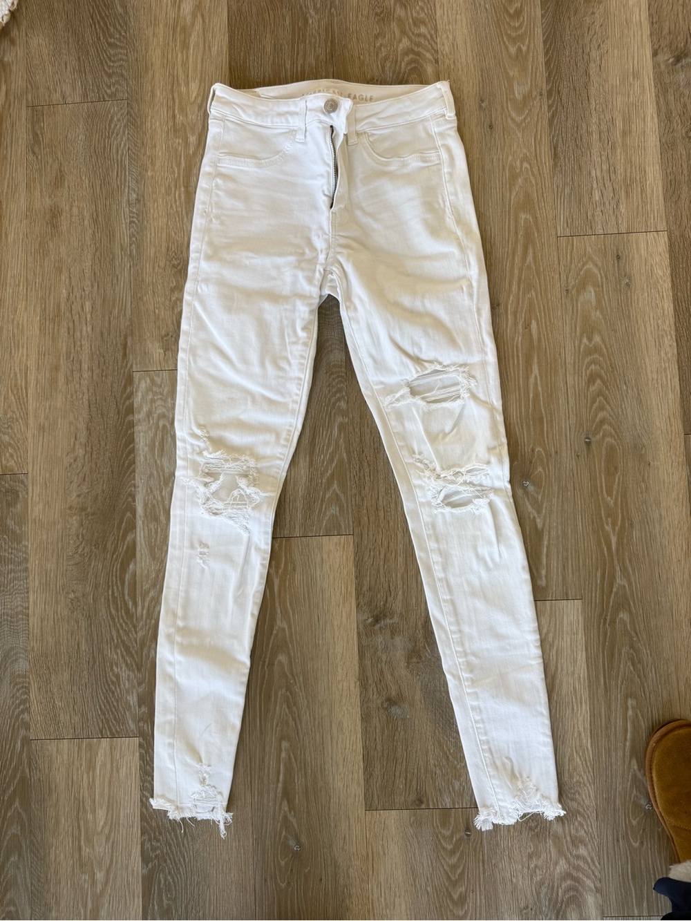 American Eagle Outfitters White Distressed Skinny Jeans